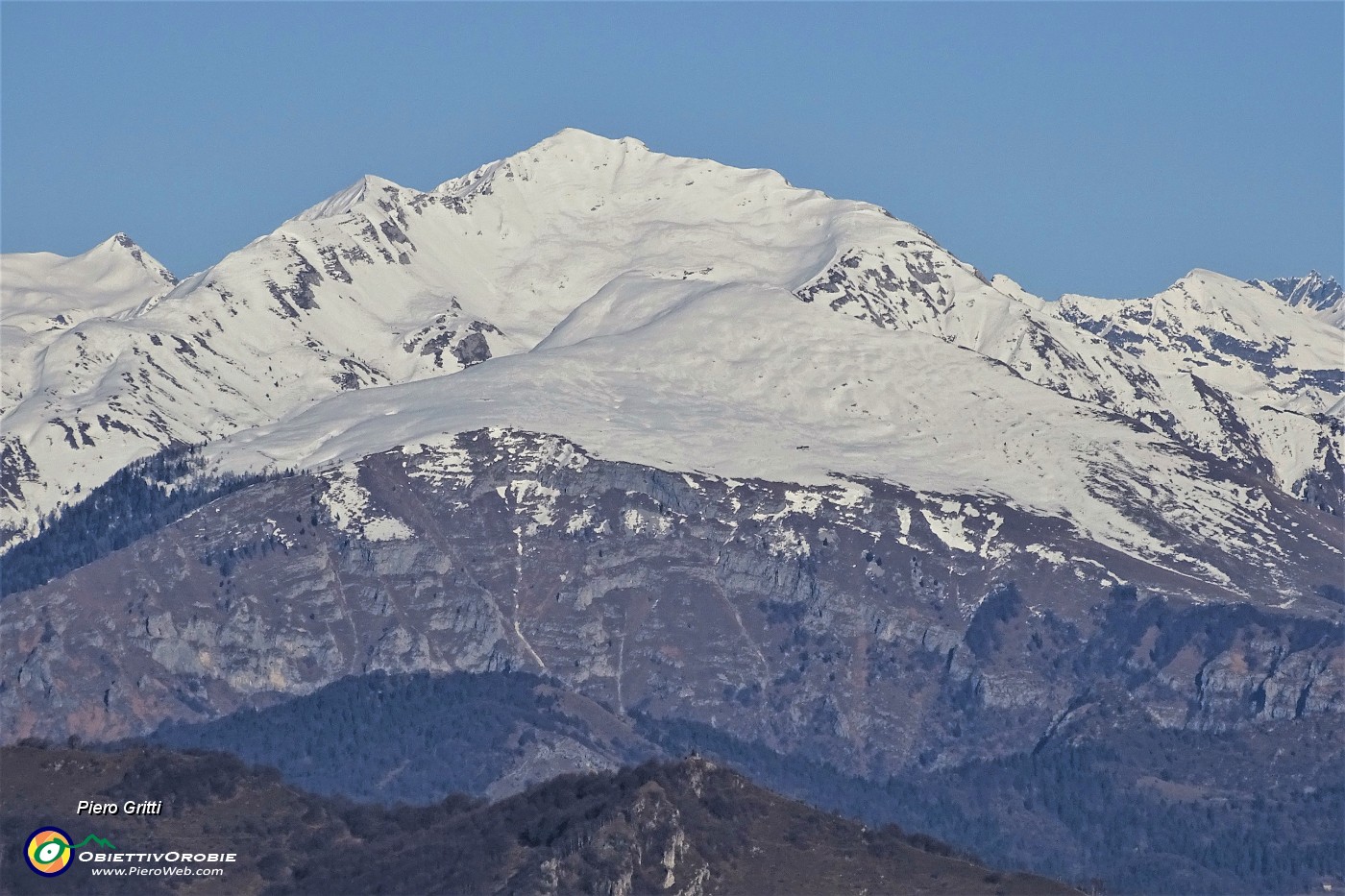 25 Zoom su Cima Menna ammantata di neve.JPG